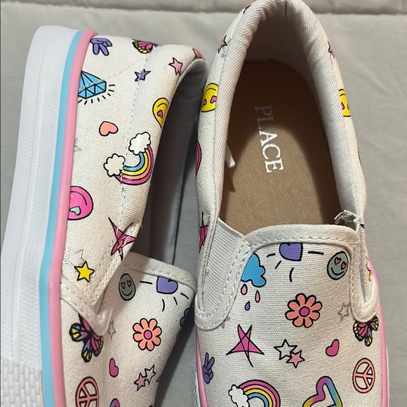 Place White and Pink Sneakers with Playful Prints - Picture 3 of 6